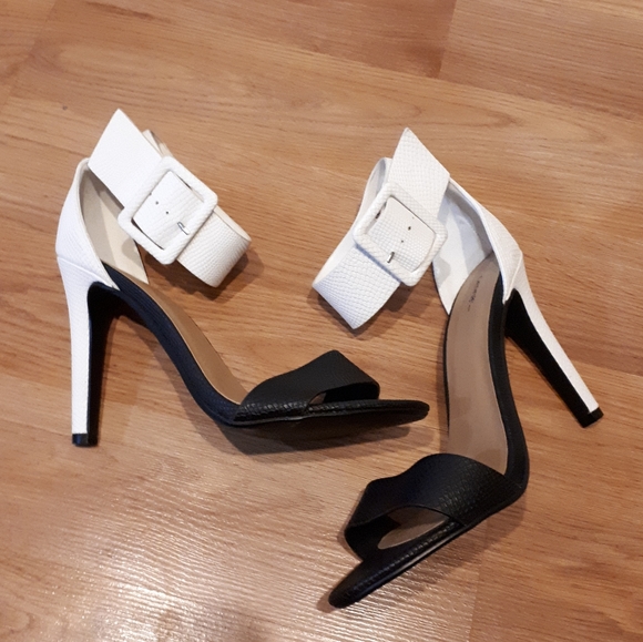 Buckle Snake pattern heels - Picture 2 of 4